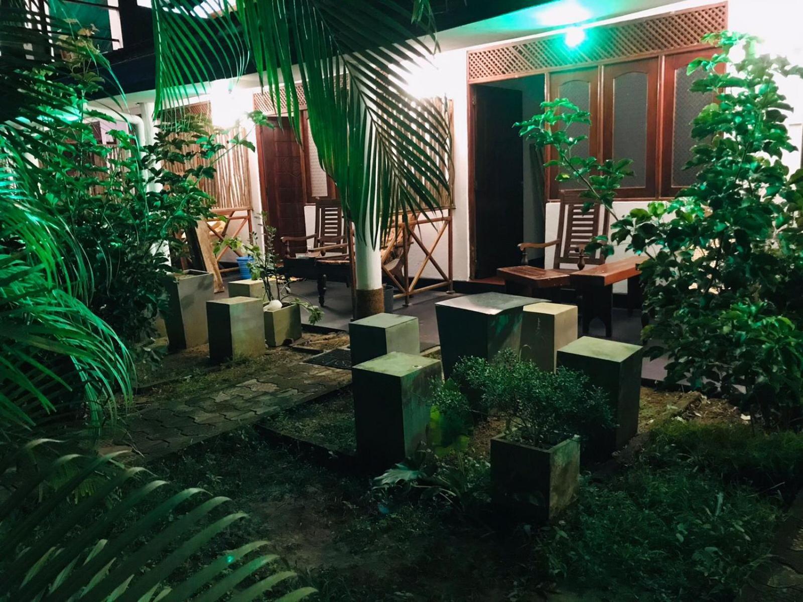 Lion Paradise Surf Beach Матара Экстерьер фото